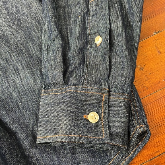 GAP Chambray Button Down - Picture 2 of 4